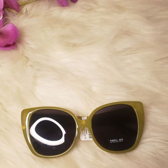 2/$25 🚨Torrid Womens NWT Classic Cateye Sunglasses Olive Green with Smoke Lens - Picture 4 of 7